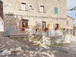 Charmante Home With Garden