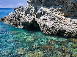 Mansion in Capo Vaticano Near the Beach