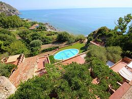Mansion in Capo Vaticano Near the Beach