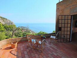 Mansion in Capo Vaticano Near the Beach