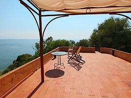 Mansion in Capo Vaticano Near the Beach