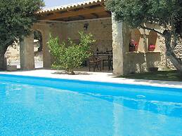 Sprawling Vlilla in Malades