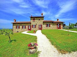 Holiday Home in Tuscany With Pool & Vineyards