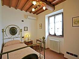 Holiday Home in Tuscany With Pool & Vineyards