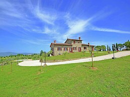 Holiday Home in Tuscany With Pool & Vineyards