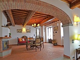 Holiday Home in Tuscany With Pool & Vineyards