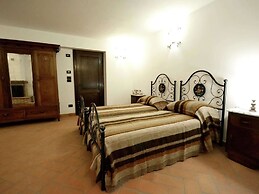 Holiday Home in Tuscany With Pool & Vineyards