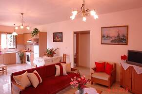 Modern Holiday Home in Sfakaki