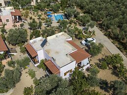 Modern Holiday Home in Sfakaki