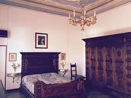 Venice Region Castle With Garden Views