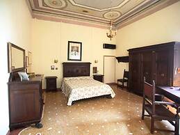 Venice Region Castle With Garden Views