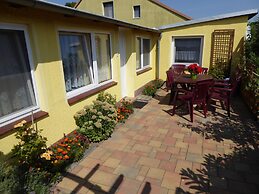 Bungalow in Zweedorf mit Liegewiese
