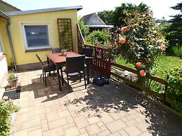 Bungalow in Zweedorf mit Liegewiese