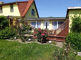 Bungalow in Zweedorf mit Liegewiese