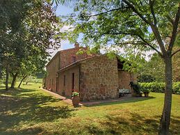 Farmhouse in Proceno With Pool