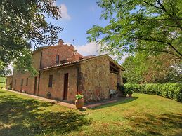 Farmhouse in Proceno With Pool
