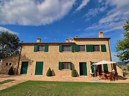 Tranquil Hilltop Cottage