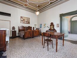 Castle in Romano D'ezzelino With Garden
