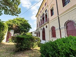Castle in Romano D'ezzelino With Garden