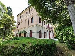 Castle in Romano D'ezzelino With Garden