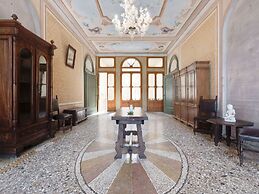 Castle in Romano D'ezzelino With Garden