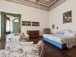 Castle in Romano D'ezzelino With Garden