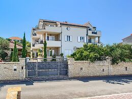 Apartment in Murter With Pool & Bubble Bath