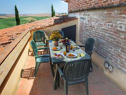 Spacious Tuscan Farmhouse