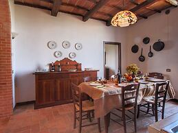 Spacious Tuscan Farmhouse