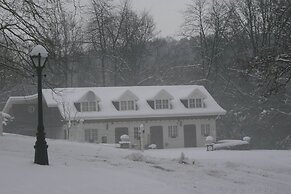Peaceful Nature Stay in Bohon