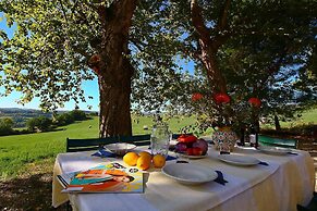 Tranquil Haven in Todi Countryside