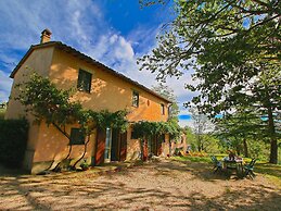 Tranquil Haven in Todi Countryside