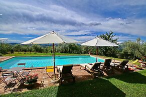 Tranquil Haven in Todi Countryside