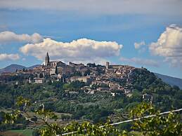 Tranquil Haven in Todi Countryside