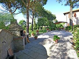 Villa in Cortona With Pool & Countryside Views