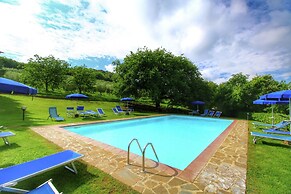 Farmhouse With Pool, Views