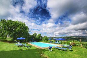 Farmhouse With Pool, Views