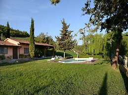 Tuscan Hideaway With Pool