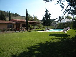 Tuscan Hideaway With Pool