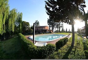 Tuscan Hideaway With Pool