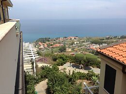 Apartment in Tropea With Sea Views & Pool