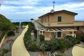 Apartment in Tropea With Sea Views & Pool