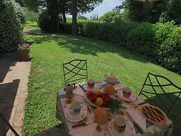 Farmhouse in Proceno With Panoramic Pool