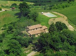 Farmhouse in Proceno With Panoramic Pool