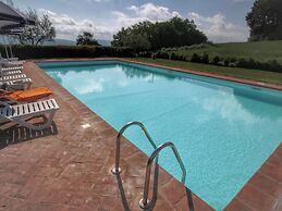 Farmhouse in Proceno With Panoramic Pool
