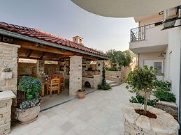 Apartment on Murter With Pool and Jacuzzi