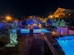 Apartment on Murter With Pool and Jacuzzi