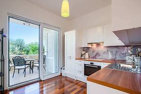 Apartment on Murter With Pool and Jacuzzi