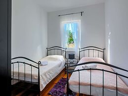 Apartment on Murter With Pool and Jacuzzi