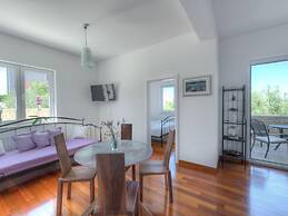 Apartment on Murter With Pool and Jacuzzi